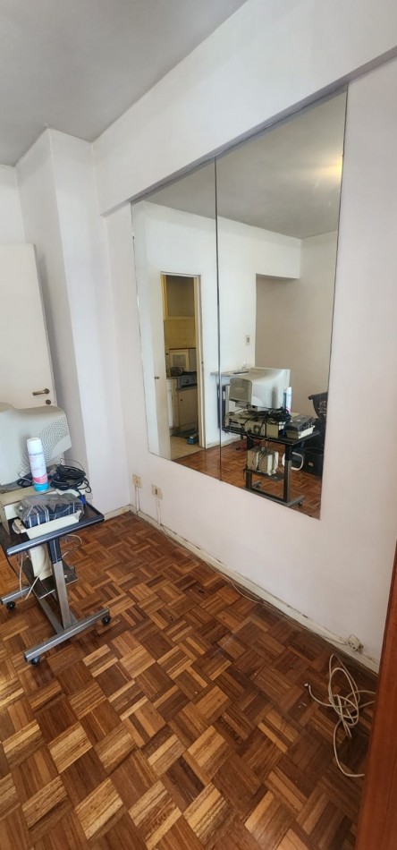 Excelente oficina Apto vivienda 2 ambientes c-frente a gran pulmon abierto de manzana muy luminoso