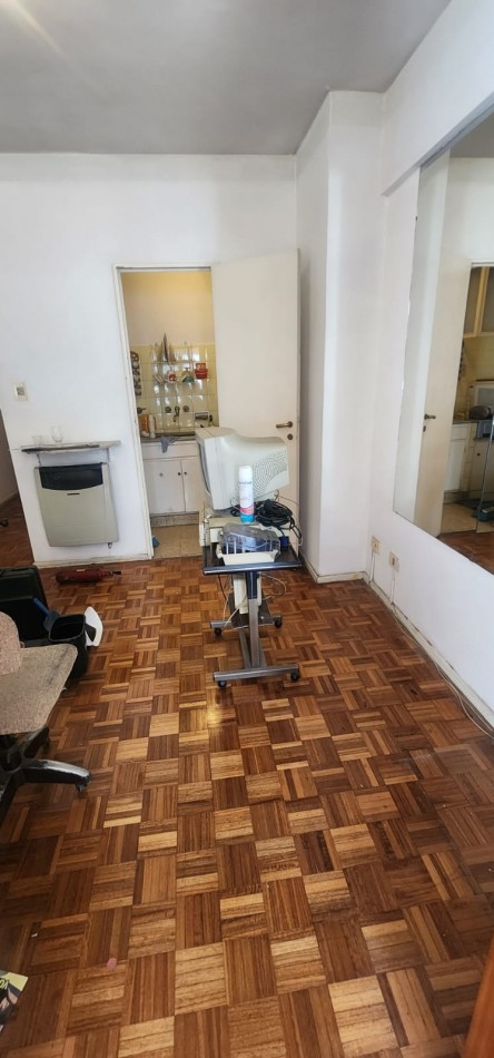 Excelente oficina Apto vivienda 2 ambientes c-frente a gran pulmon abierto de manzana muy luminoso