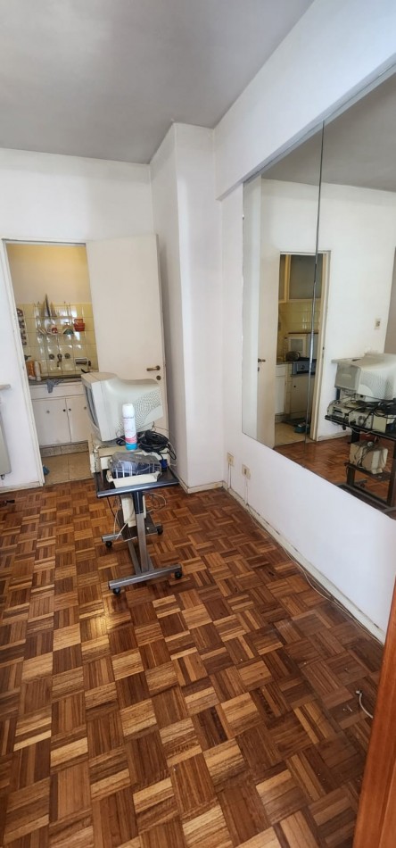 Excelente oficina Apto vivienda 2 ambientes c-frente a gran pulmon abierto de manzana muy luminoso