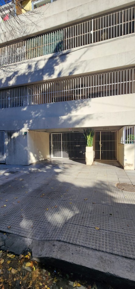 Estupenda cochera cubierta y fija apta camioneta bajas exp