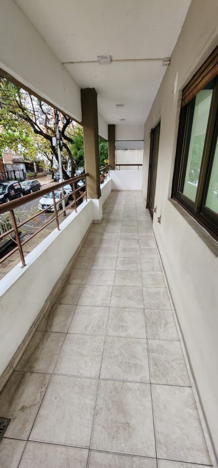 Dvino! 2 ambientes al frente con tremendo balcon terraza El precio INCLUYE EXPENSAS