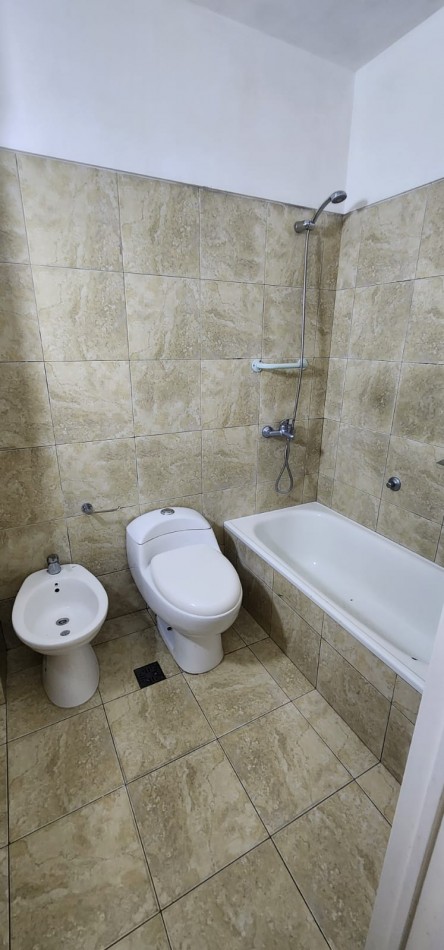 Dvino! 2 ambientes al frente con tremendo balcon terraza El precio INCLUYE EXPENSAS