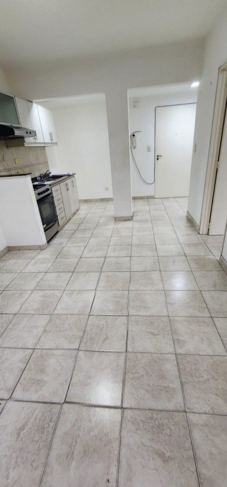 Dvino! 2 ambientes al frente con tremendo balcon terraza El precio INCLUYE EXPENSAS