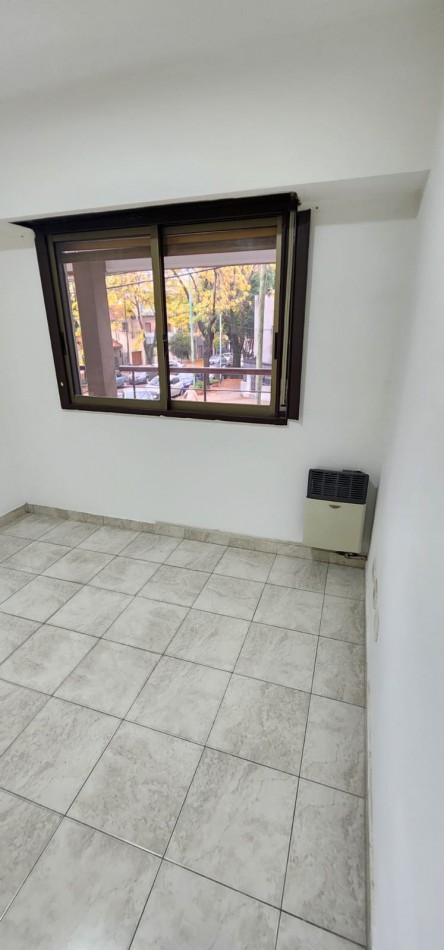 Dvino! 2 ambientes al frente con tremendo balcon terraza El precio INCLUYE EXPENSAS