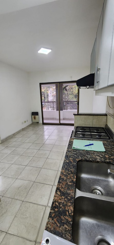 Dvino! 2 ambientes al frente con tremendo balcon terraza El precio INCLUYE EXPENSAS