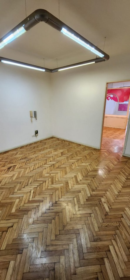 Diviiina! Oficina todo el piso planta libre al Frente 2 baños
