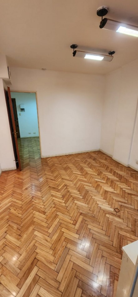 Diviiina! Oficina todo el piso planta libre al Frente 2 baños