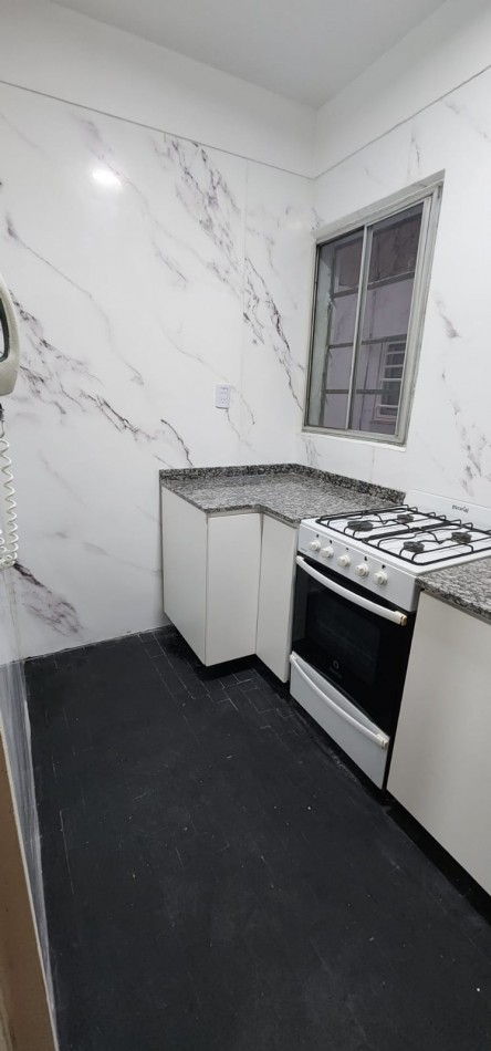 Amplio 3 ambientes cocina y baño a nuevo APTO PROFESIONAL