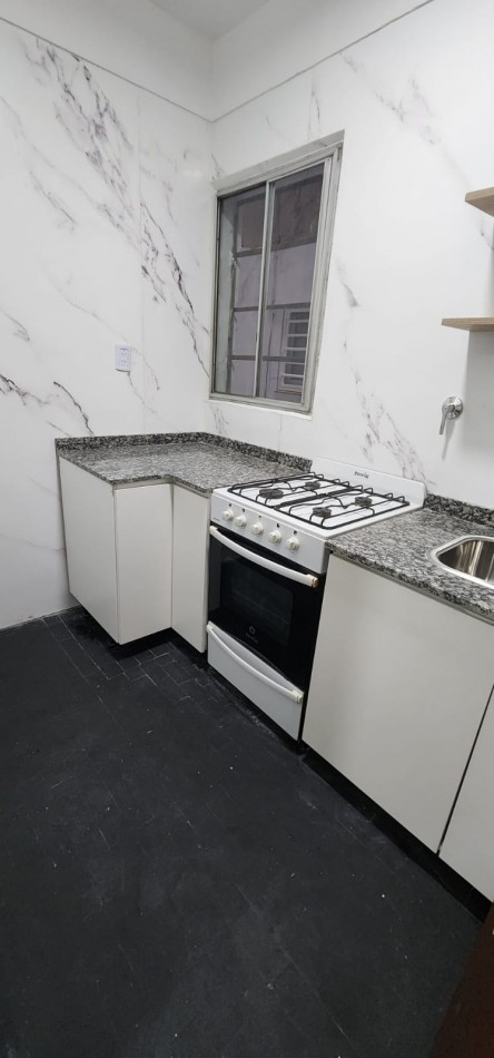 Amplio 3 ambientes cocina y baño a nuevo APTO PROFESIONAL
