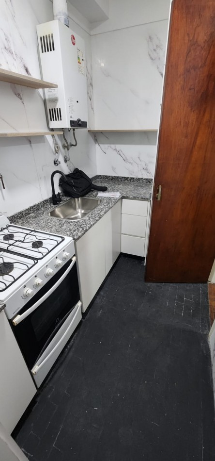Amplio 3 ambientes cocina y baño a nuevo APTO PROFESIONAL