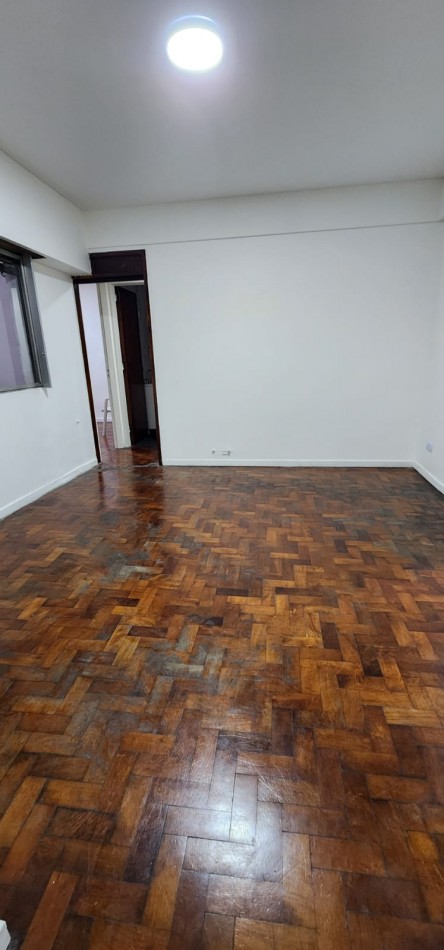 Amplio 3 ambientes cocina y baño a nuevo APTO PROFESIONAL