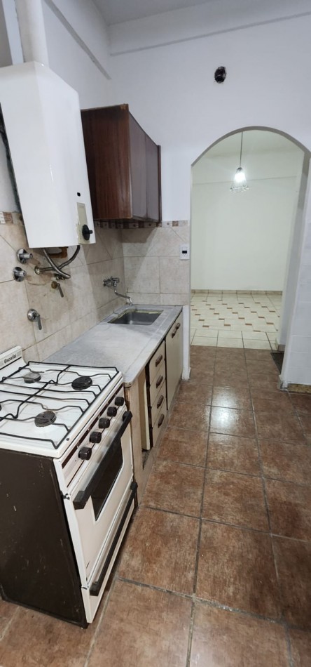 Departamento tipo casa en alquiler en Flores 2ambientes con patio