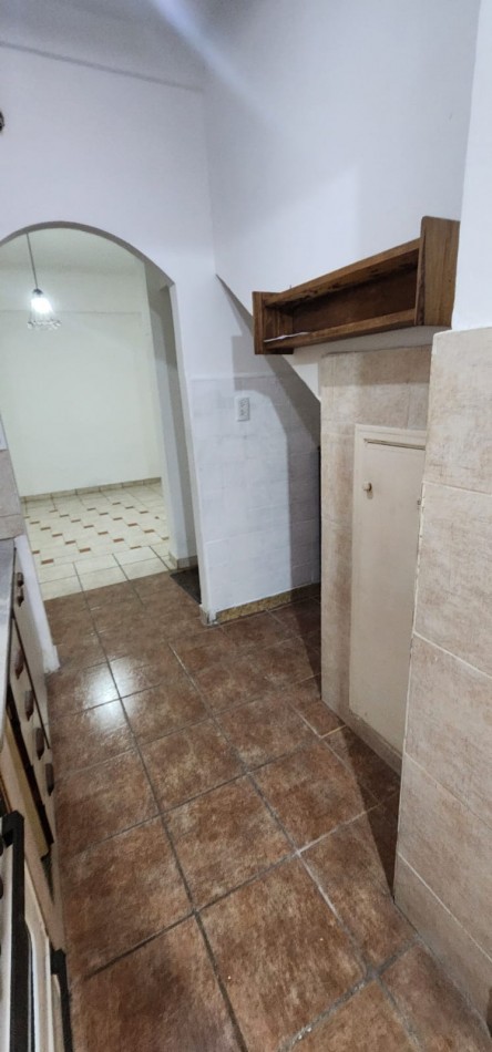 Departamento tipo casa en alquiler en Flores 2ambientes con patio