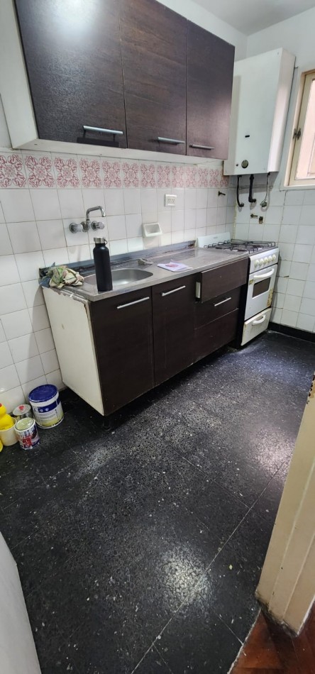Venta departamento 2 ambientes baño cocina pisos de parquet