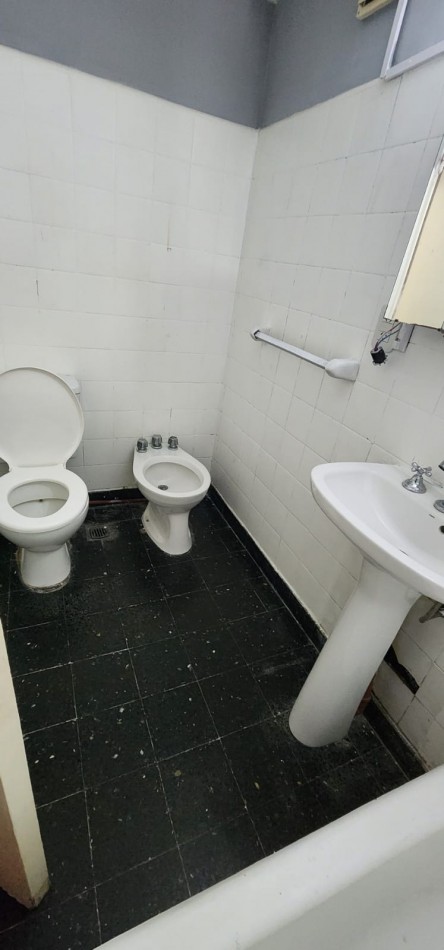 Venta departamento 2 ambientes baño cocina pisos de parquet