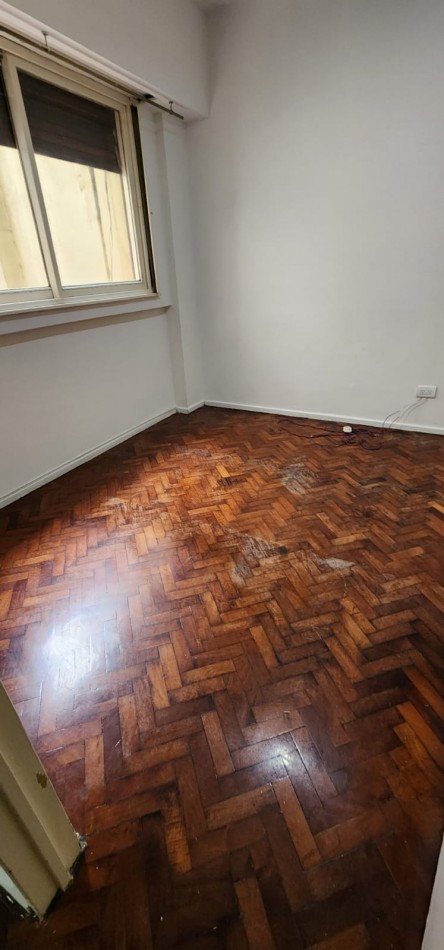 Venta departamento 2 ambientes baño cocina pisos de parquet