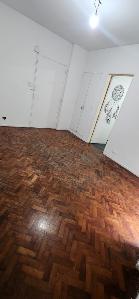 Venta departamento 2 ambientes baño cocina pisos de parquet