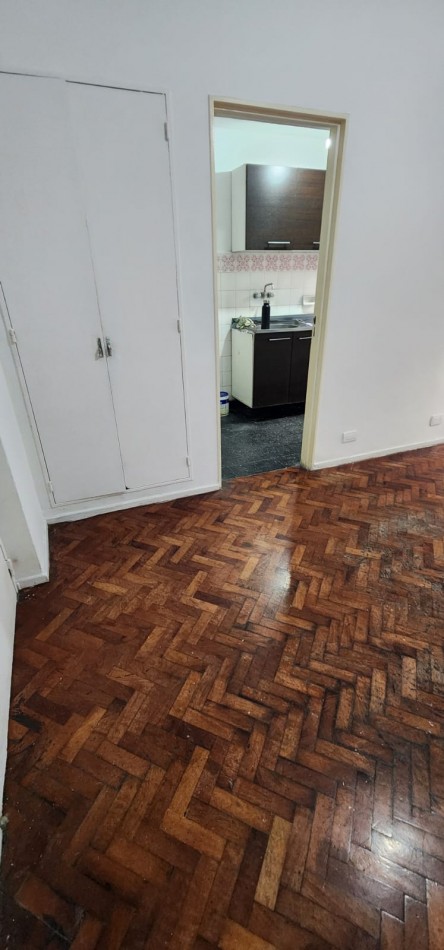 Venta departamento 2 ambientes baño cocina pisos de parquet