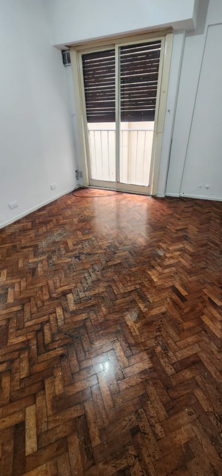Venta departamento 2 ambientes baño cocina pisos de parquet