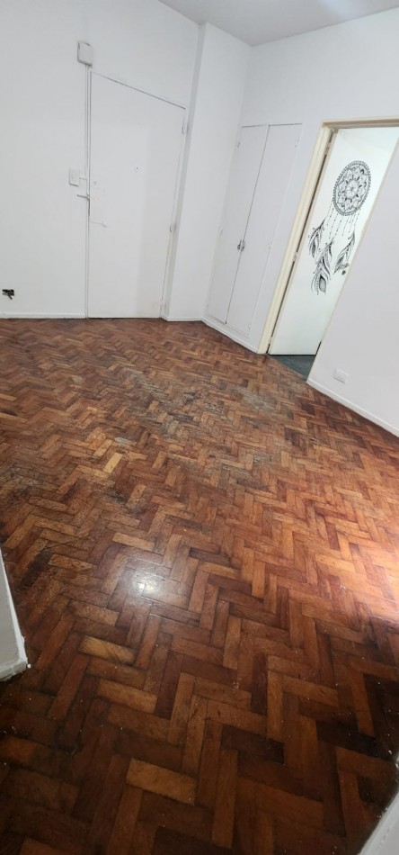 Venta departamento 2 ambientes baño cocina pisos de parquet