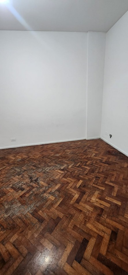 Venta departamento 2 ambientes baño cocina pisos de parquet