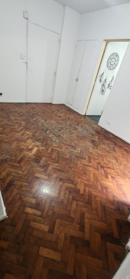 Venta departamento 2 ambientes baño cocina pisos de parquet