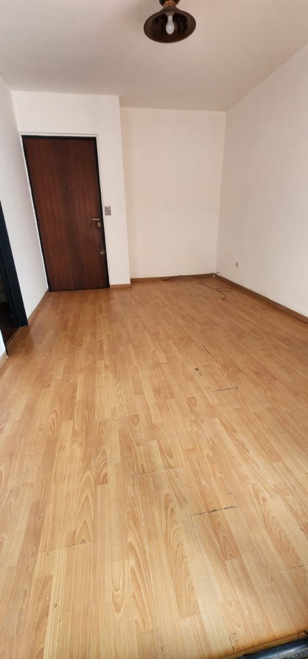 Divino!!! S/Piso 2 dormitorios living comedor Patio muy soleado!! cocina amplia con lavadero mts subte