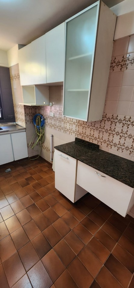 Divino!!! S/Piso 2 dormitorios living comedor Patio muy soleado!! cocina amplia con lavadero mts subte