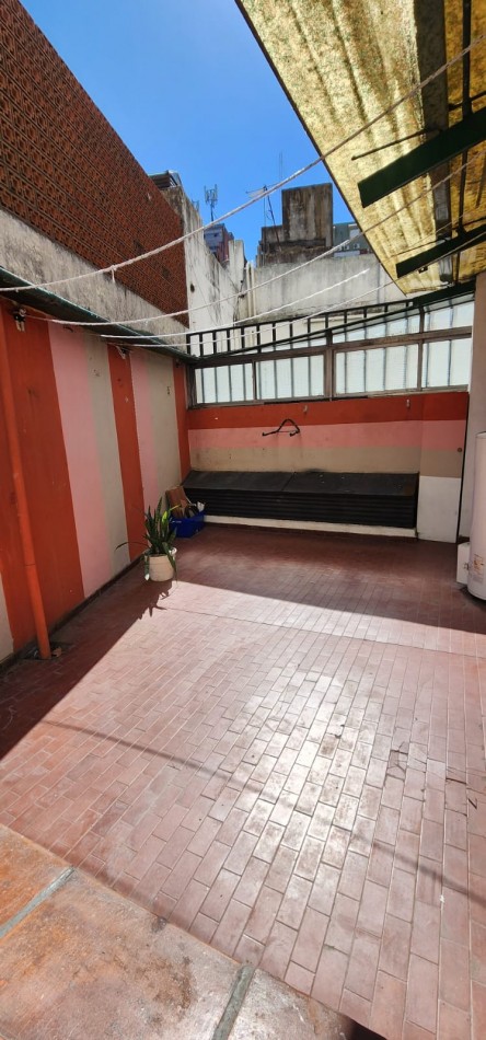 Divino!!! S/Piso 2 dormitorios living comedor Patio muy soleado!! cocina amplia con lavadero mts subte