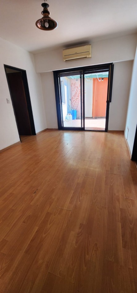Divino!!! S/Piso 2 dormitorios living comedor Patio muy soleado!! cocina amplia con lavadero mts subte