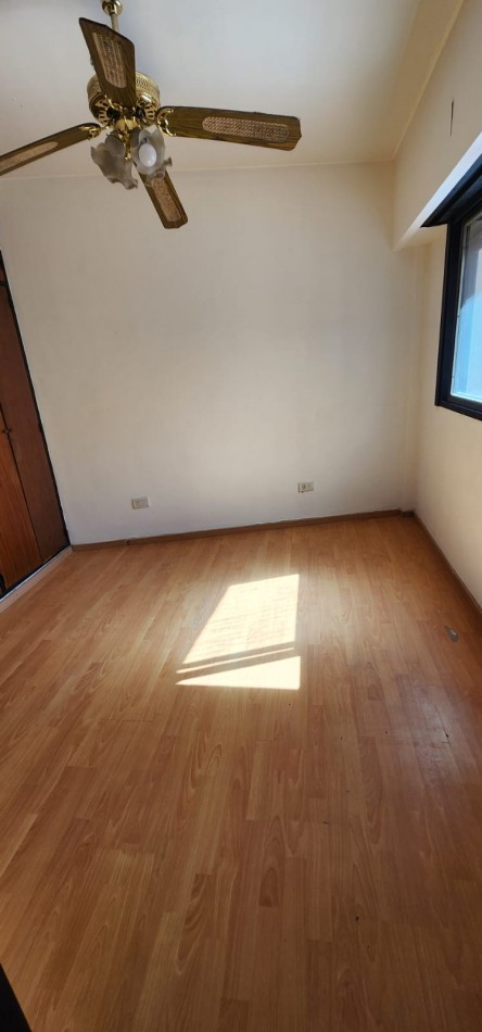 Divino!!! S/Piso 2 dormitorios living comedor Patio muy soleado!! cocina amplia con lavadero mts subte
