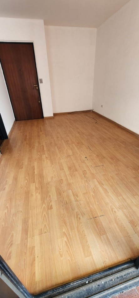 Divino!!! S/Piso 2 dormitorios living comedor Patio muy soleado!! cocina amplia con lavadero mts subte