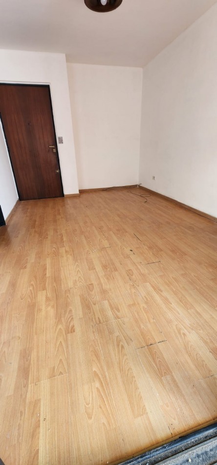 Divino!!! S/Piso 2 dormitorios living comedor Patio muy soleado!! cocina amplia con lavadero mts subte