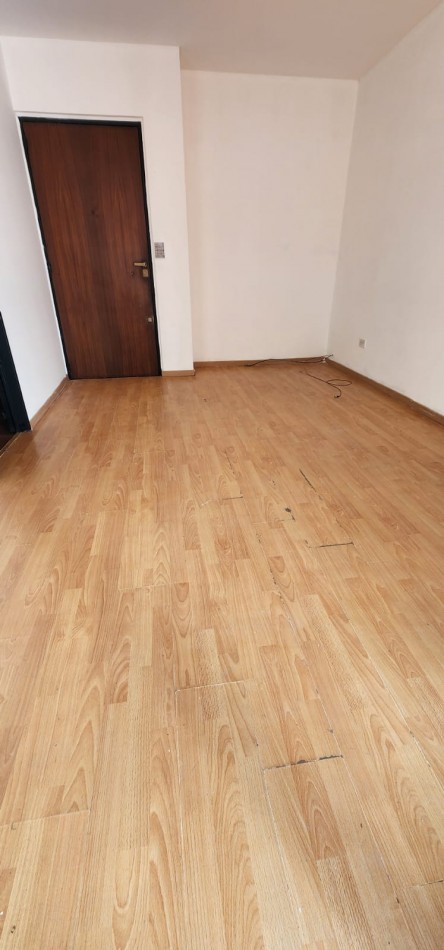 Divino!!! S/Piso 2 dormitorios living comedor Patio muy soleado!! cocina amplia con lavadero mts subte