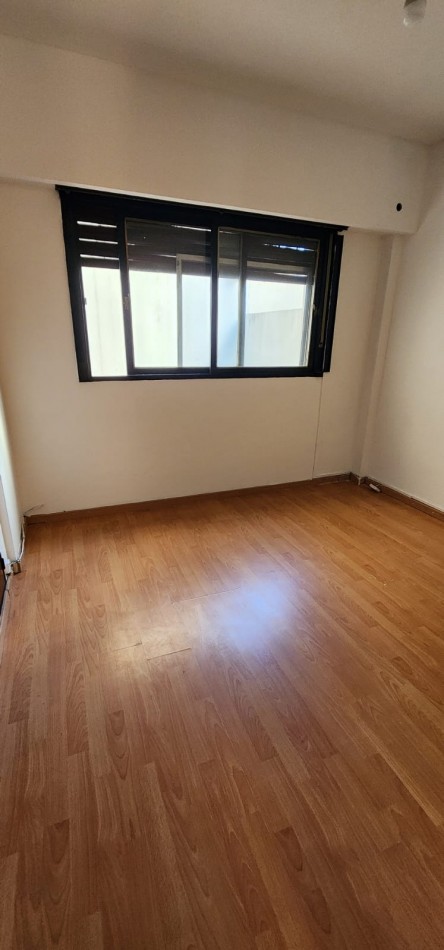 Divino!!! S/Piso 2 dormitorios living comedor Patio muy soleado!! cocina amplia con lavadero mts subte