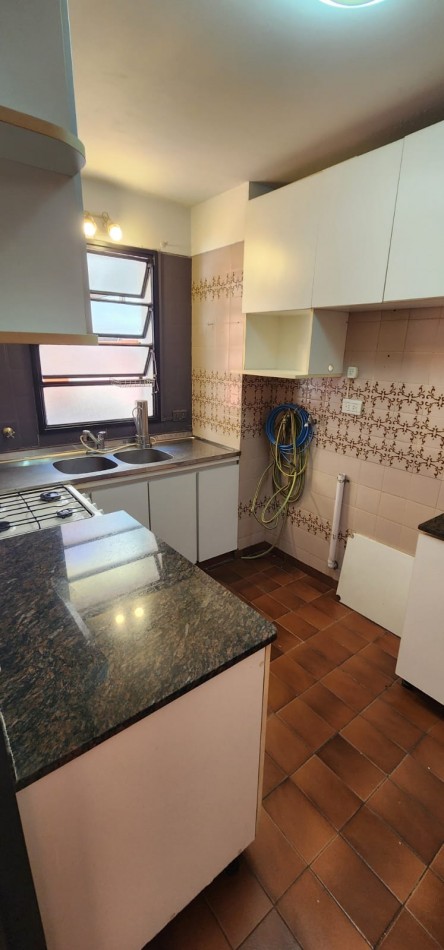 Divino!!! S/Piso 2 dormitorios living comedor Patio muy soleado!! cocina amplia con lavadero mts subte