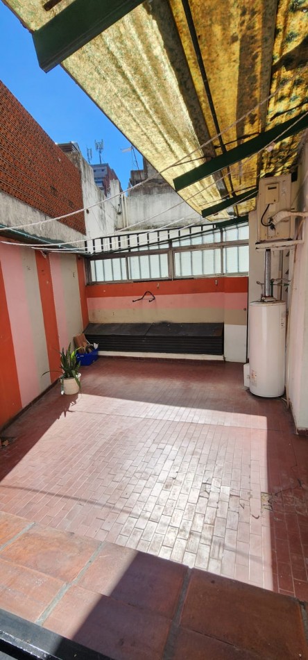 Divino!!! S/Piso 2 dormitorios living comedor Patio muy soleado!! cocina amplia con lavadero mts subte