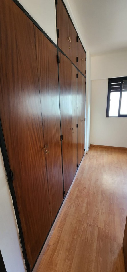 Divino!!! S/Piso 2 dormitorios living comedor Patio muy soleado!! cocina amplia con lavadero mts subte
