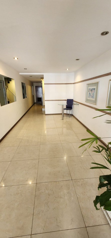 Divino!!! S/Piso 2 dormitorios living comedor Patio muy soleado!! cocina amplia con lavadero mts subte