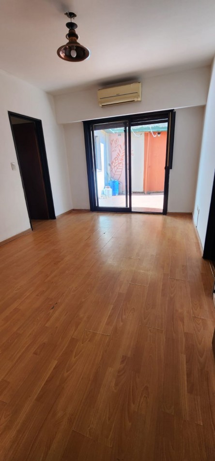Divino!!! S/Piso 2 dormitorios living comedor Patio muy soleado!! cocina amplia con lavadero mts subte
