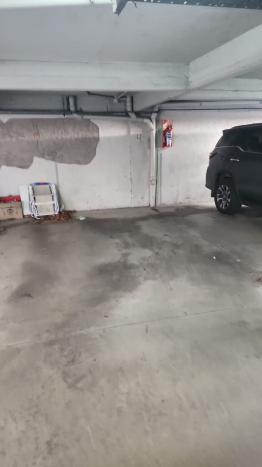 Estupenda cochera cubierta y fija apta camioneta bajas exp