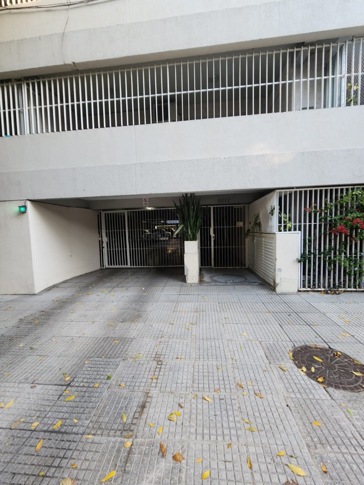 Estupenda cochera cubierta y fija apta camioneta bajas exp