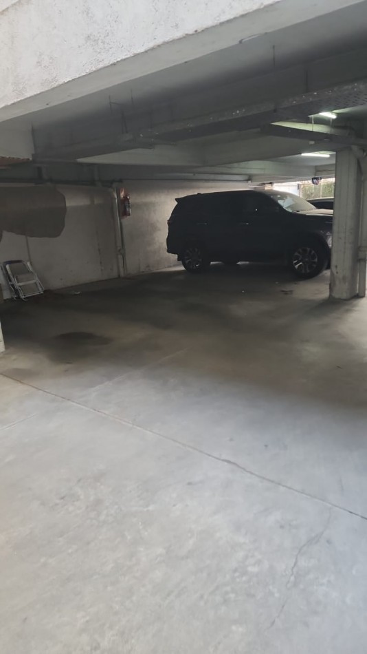 Estupenda cochera cubierta y fija apta camioneta bajas exp