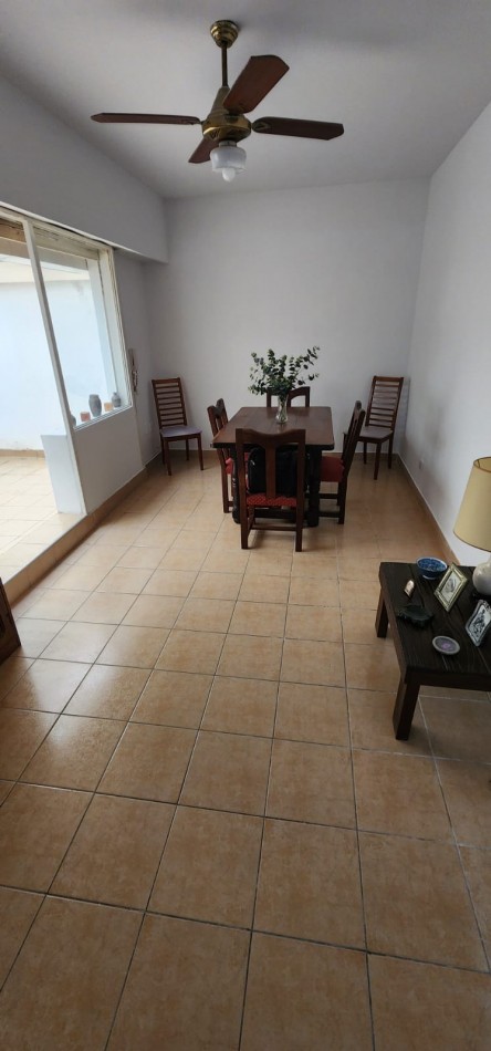 Extraordinaria PB a/prof c/fte 3 amb patio bño toil cocina c/pequeño offic lav impec estado