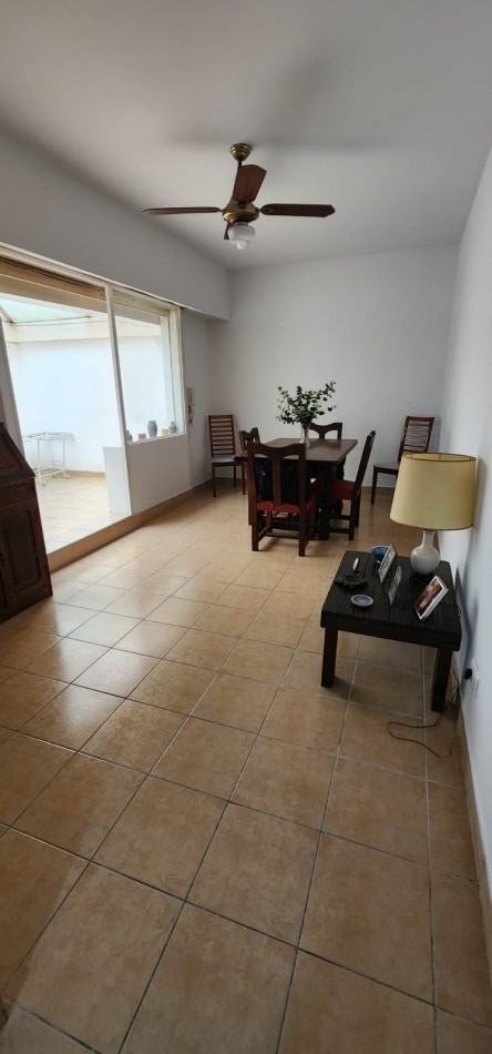 Extraordinaria PB a/prof c/fte 3 amb patio bño toil cocina c/pequeño offic lav impec estado