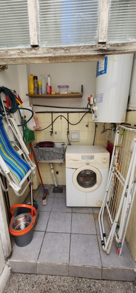 Extraordinaria PB a/prof c/fte 3 amb patio bño toil cocina c/pequeño offic lav impec estado