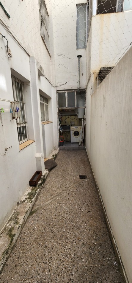 Extraordinaria PB a/prof c/fte 3 amb patio bño toil cocina c/pequeño offic lav impec estado