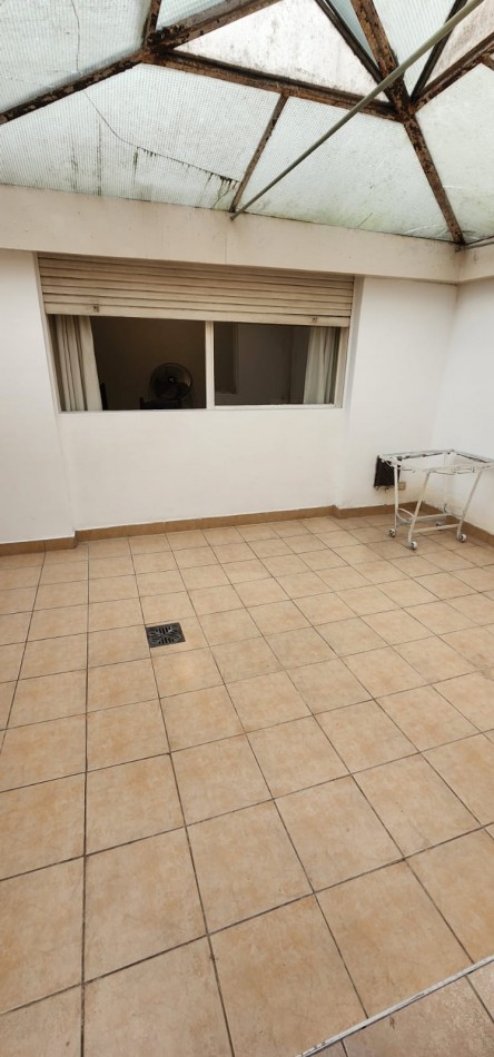 Extraordinaria PB a/prof c/fte 3 amb patio bño toil cocina c/pequeño offic lav impec estado