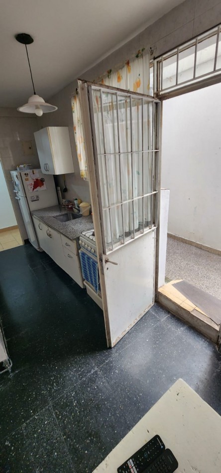 Extraordinaria PB a/prof c/fte 3 amb patio bño toil cocina c/pequeño offic lav impec estado