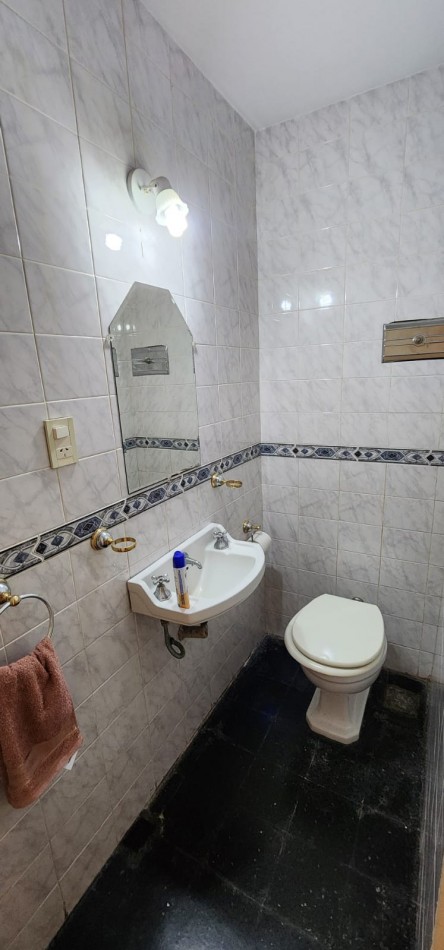 Extraordinaria PB a/prof c/fte 3 amb patio bño toil cocina c/pequeño offic lav impec estado